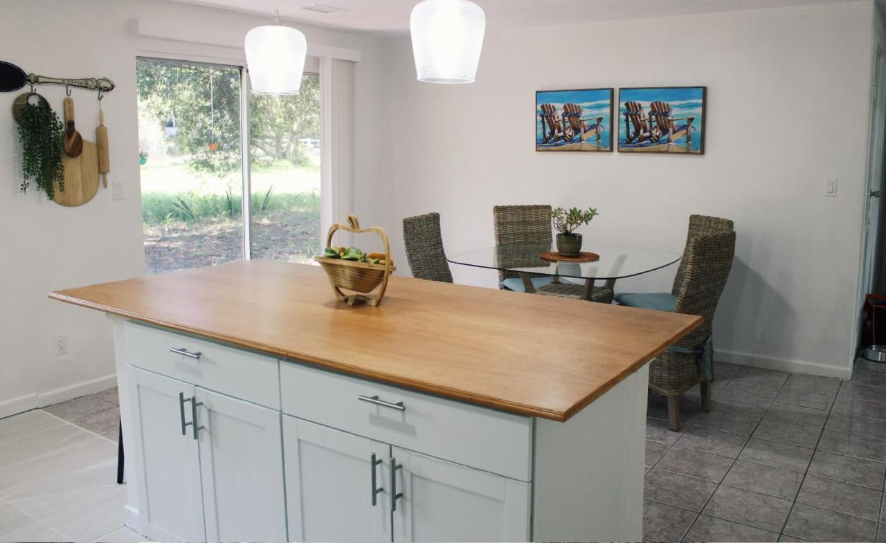 Cozy 3br Near Weeki Wachee Hébergement de vacances Spring Hill